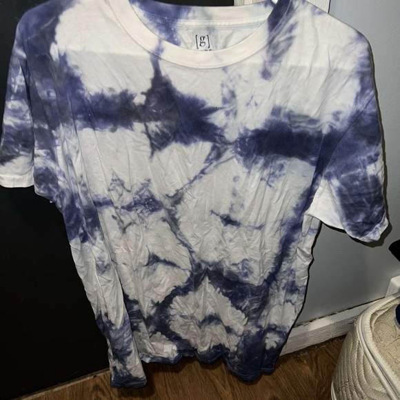 I’m selling shirts,size M-L - Picture 9 of 10